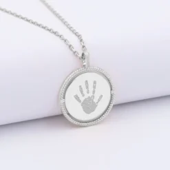 HappyBulle Pendentif enfant personnalisé médaille réversible contour tressé Eternelle gravée argent 18 mm - x Capucine Argent rhodié 925