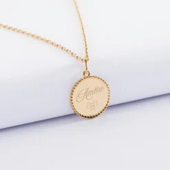 Outlet HappyBulle Pendentif enfant personnalisé médaille gravée plaqué or colombe texturée 14 mm Plaqué or 18k