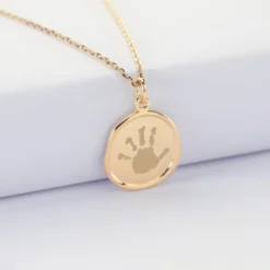 Outlet HappyBulle Pendentif enfant personnalisé médaille cachet gravée plaqué or 17 mm