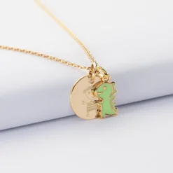 Outlet HappyBulle Pendentif enfant personnalisé médaille gravée plaqué or 15 mm et breloque email dinosaure 12 mm