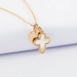 Sale HappyBulle Pendentif enfant personnalisé médaille gravée plaqué or 10 mm et breloque croix nacre 16 mm
