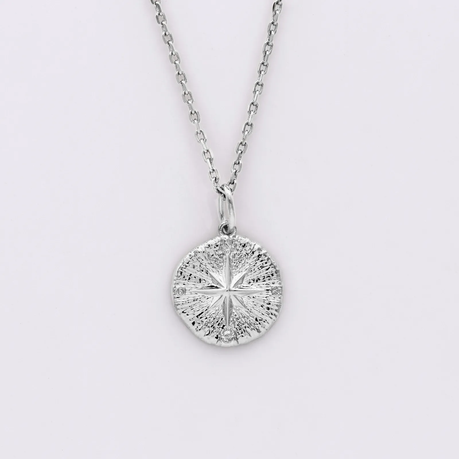 Outlet HappyBulle Pendentif enfant personnalisé médaille gravée argent rose des vents texturée 14 mm Argent rhodié 925