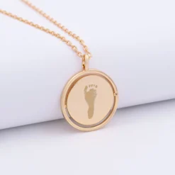 Clearance HappyBulle Pendentif enfant personnalisé médaille réversible Eternelle gravée plaqué or 18 mm Plaqué or 18k