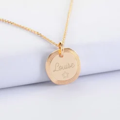 HappyBulle Pendentif enfant personnalisé médaille contour strié gravée plaqué or 17 mm