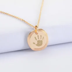 HappyBulle Pendentif enfant personnalisé médaille contour strié gravée plaqué or 17 mm