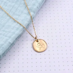 Sale HappyBulle Pendentif enfant personnalisé médaille contour tressé gravée plaqué or 17 mm