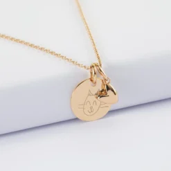 Outlet HappyBulle Pendentif enfant personnalisé médaille gravée plaqué or 15 mm et breloque petit coeur bombé 7 mm - x Atelier Wagram Plaqué or 18k