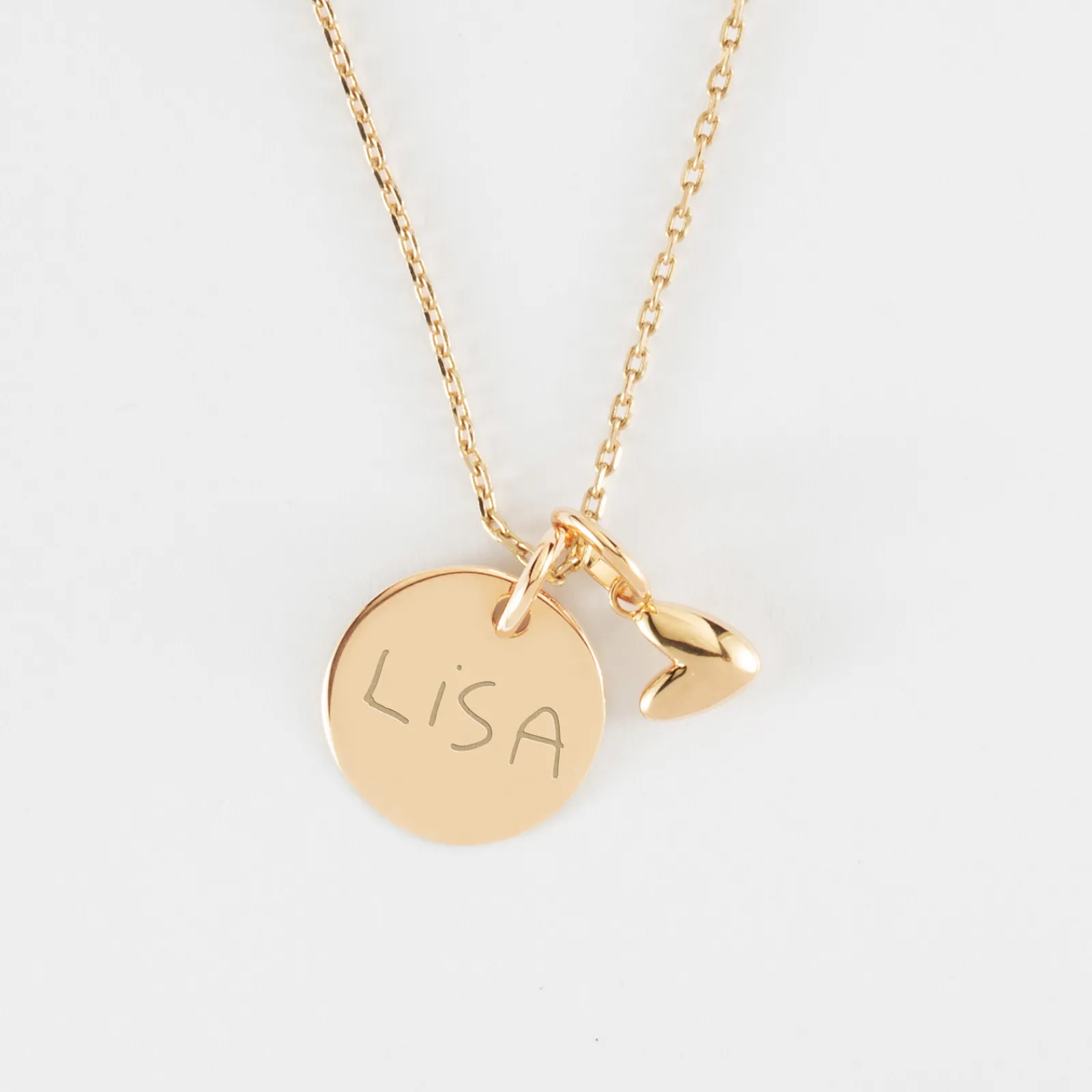 Outlet HappyBulle Pendentif enfant personnalisé médaille gravée plaqué or 15 mm et breloque petit coeur bombé 7 mm - x Atelier Wagram Plaqué or 18k