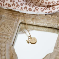 Outlet HappyBulle Pendentif enfant personnalisé médaille gravée plaqué or 15 mm et breloque petit coeur bombé 7 mm - x Atelier Wagram Plaqué or 18k