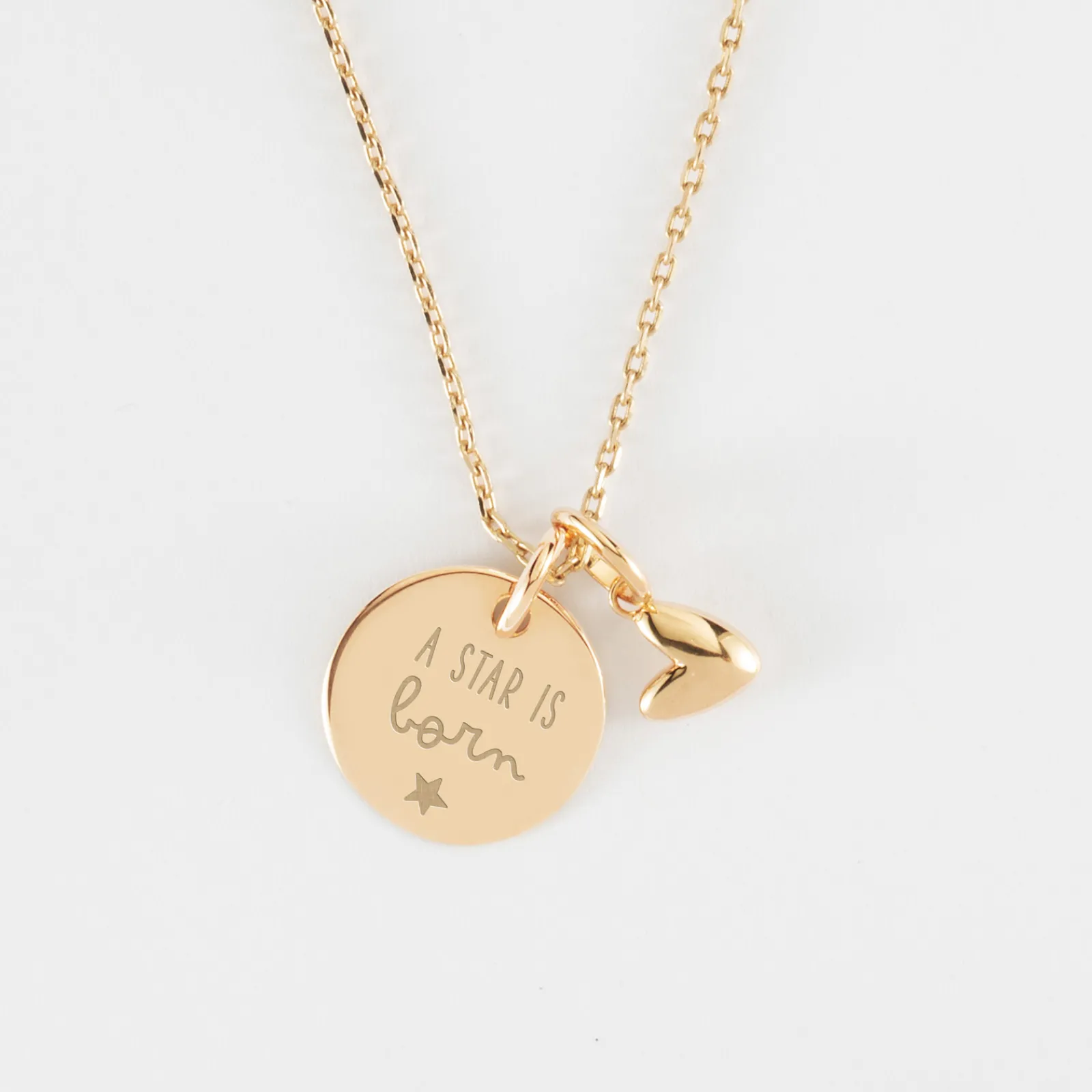 Outlet HappyBulle Pendentif enfant personnalisé médaille gravée plaqué or 15 mm et breloque petit coeur bombé 7 mm - x Atelier Wagram Plaqué or 18k
