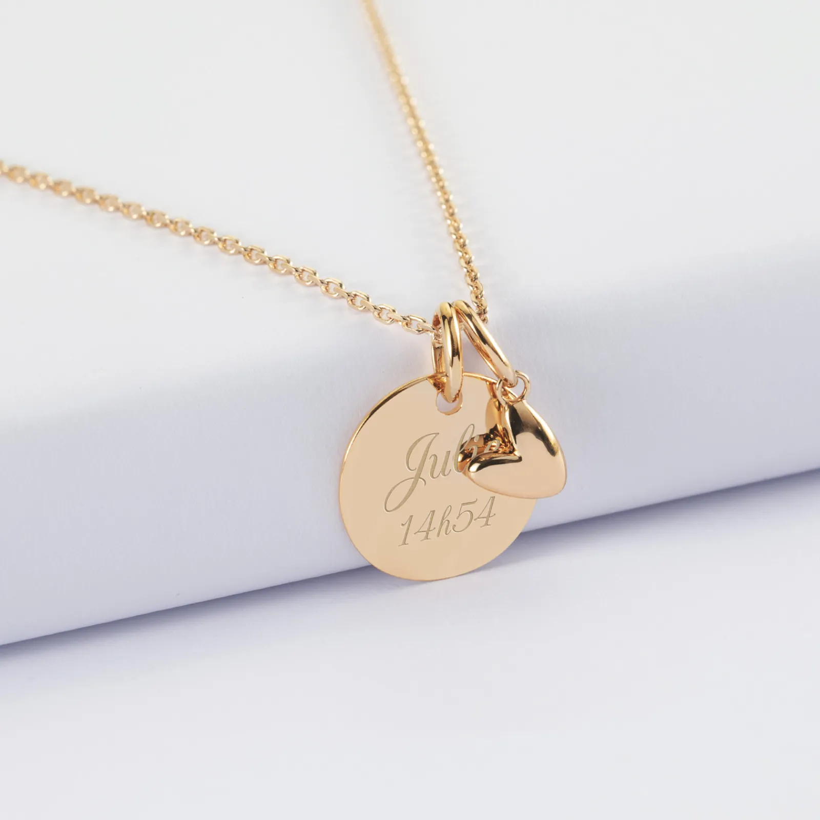 Outlet HappyBulle Pendentif enfant personnalisé médaille gravée plaqué or 15 mm et breloque petit coeur bombé 7 mm - x Atelier Wagram Plaqué or 18k