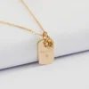 Best HappyBulle Pendentif enfant personnalisé médaille gravée plaqué or rectangle 17x11 mm et breloque fleur zircon plaqué or 8 mm