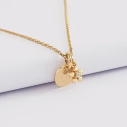 Hot HappyBulle Pendentif enfant personnalisé médaille gravée plaqué or 10 mm et breloque fleur zircon plaqué or 8 mm