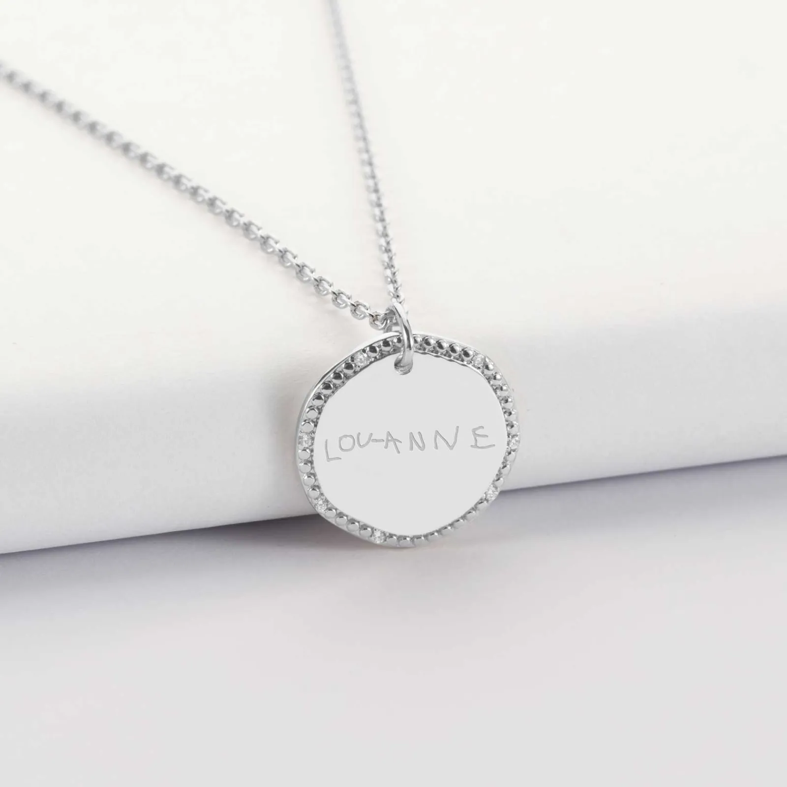 Outlet HappyBulle Pendentif enfant personnalisé médaille contour scintillant gravée argent 16 mm Argent rhodié 925