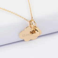 Hot HappyBulle Pendentif enfant personnalisé médaille gravée plaqué or nuage 20x14 mm et breloque petit coeur bombé 7 mm - x Atelier Wagram Plaqué or 18k