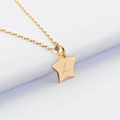 Best HappyBulle Pendentif enfant personnalisé initiale médaille gravée plaqué or étoile 12 mm Plaqué or 18k