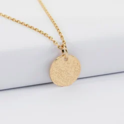 Best HappyBulle Pendentif enfant personnalisé médaille martelée gravée plaqué or 15 mm Plaqué or 18k