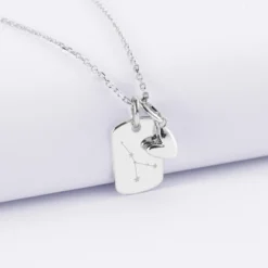 HappyBulle Pendentif enfant personnalisé médaille gravée argent rectangle 17x11 mm et breloque petit coeur bombé 7 mm - x Atelier Wagram Argent rhodié 925