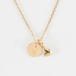 New HappyBulle Pendentif enfant personnalisé médaille gravée plaqué or 10 mm et breloque petit coeur bombé 7 mm - x Atelier Wagram Plaqué or 18k