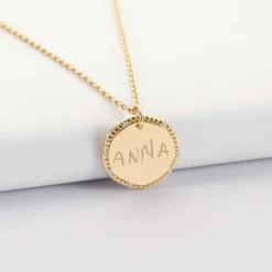 New HappyBulle Pendentif enfant personnalisé médaille contour scintillant gravée plaqué or 16 mm Plaqué or 18k