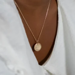 New HappyBulle Pendentif enfant personnalisé médaille contour scintillant gravée plaqué or 16 mm Plaqué or 18k
