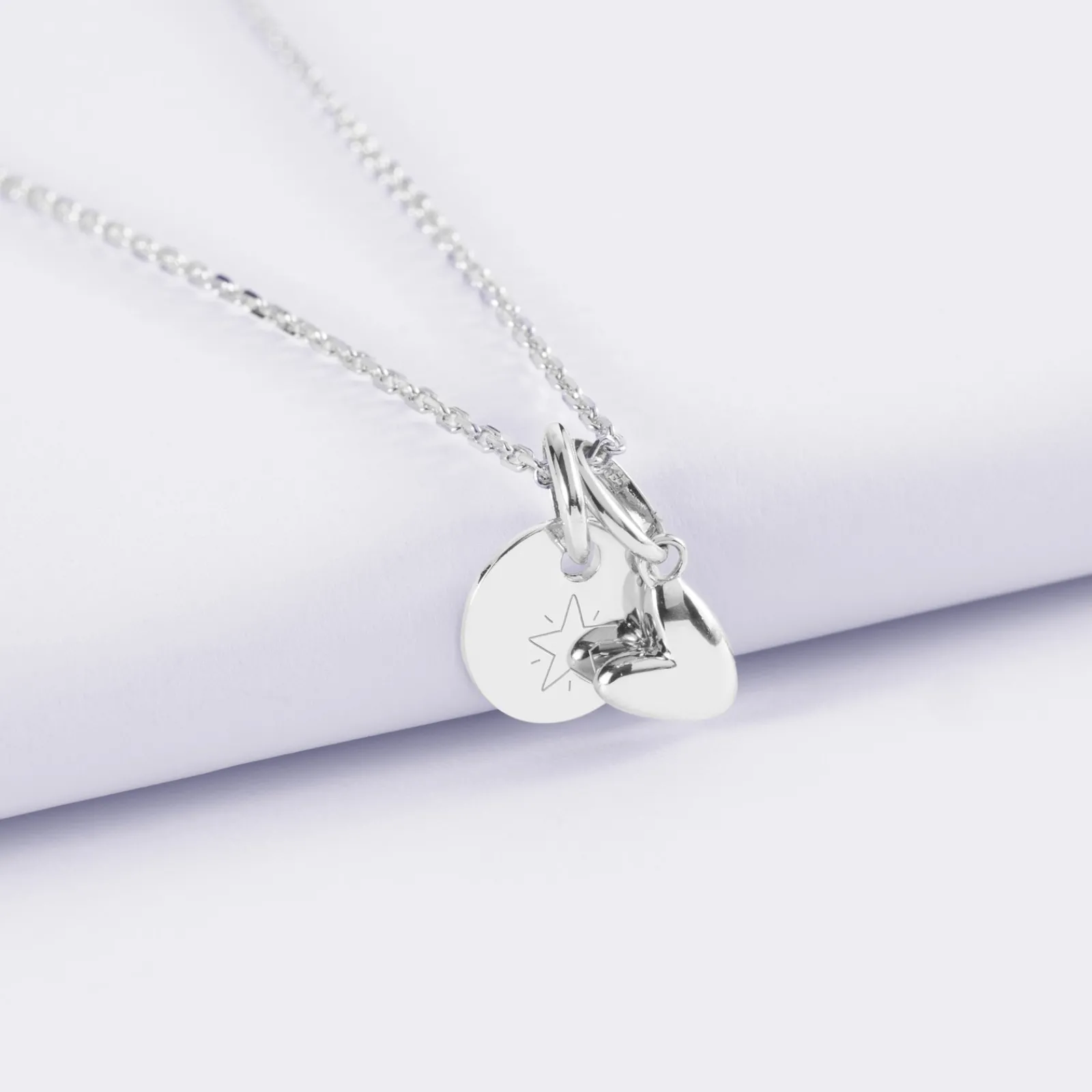 HappyBulle Pendentif enfant personnalisé médaille gravée argent 10 mm et breloque petit coeur bombé 7 mm - x Atelier Wagram Argent rhodié 925