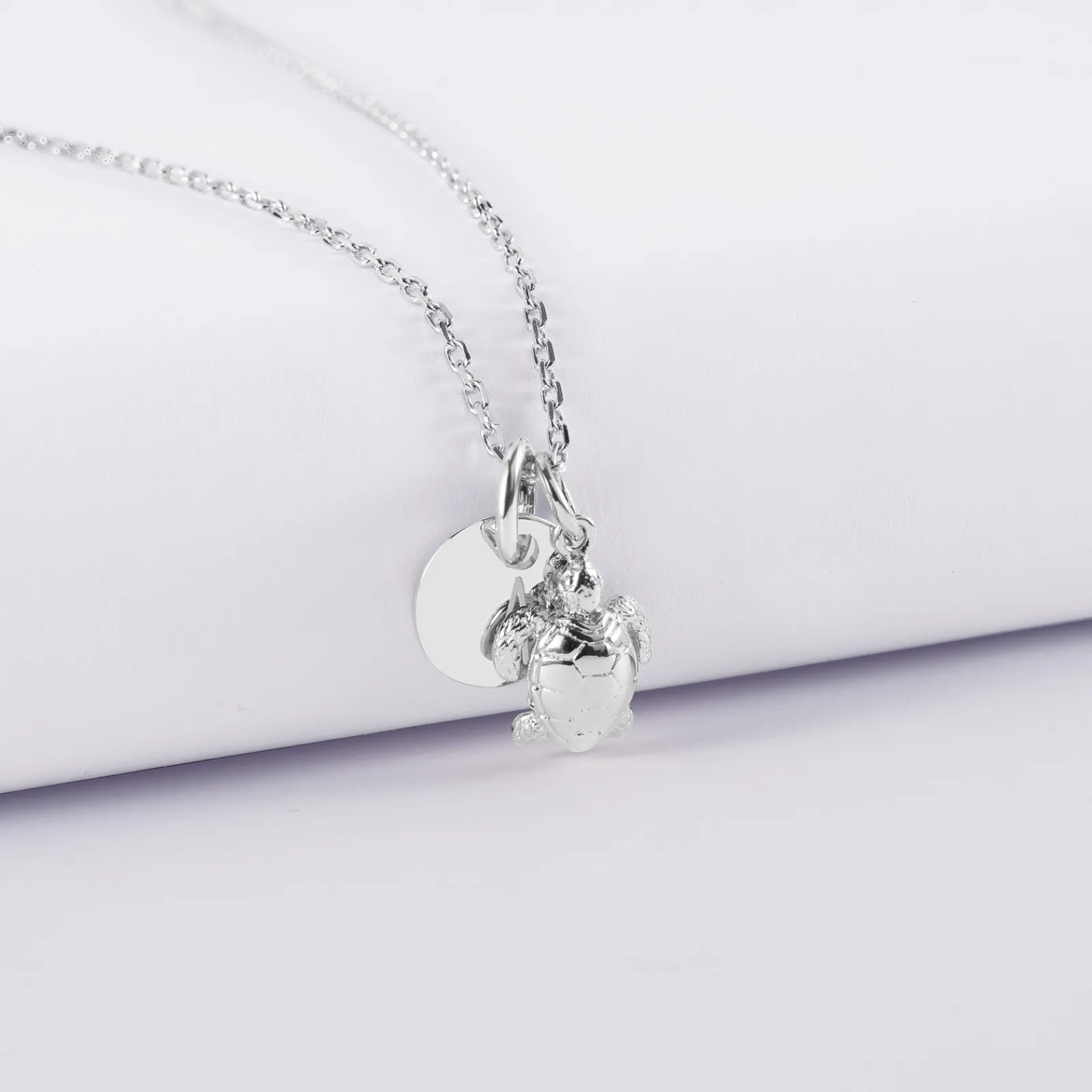 New HappyBulle Pendentif enfant personnalisé médaille gravée argent 10 mm et breloque tortue 10 mm Argent rhodié 925