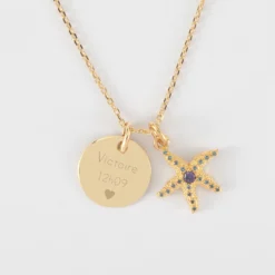 Sale HappyBulle Pendentif enfant personnalisé médaille gravée plaqué or 15 mm et breloque étoile de mer scintillante zircons bleus 15 mm