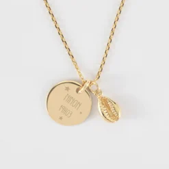 Outlet HappyBulle Pendentif enfant personnalisé médaille gravée plaqué or 15 mm et breloque coquillage cauri 10 mm Plaqué or 18k