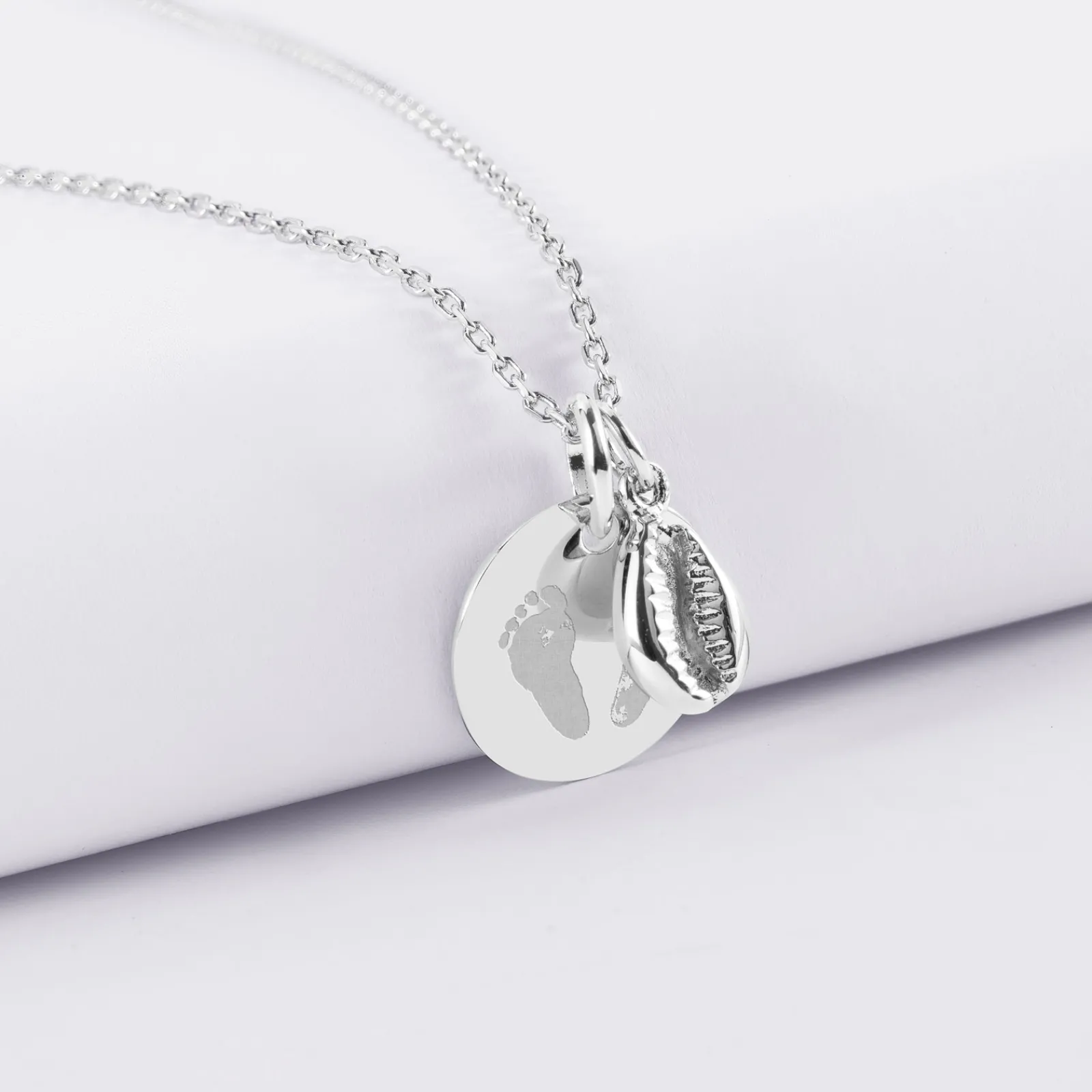Online HappyBulle Pendentif enfant personnalisé médaille gravée argent 15 mm et breloque coquillage cauri 10 mm Argent rhodié 925