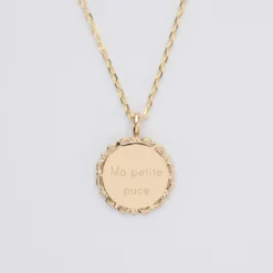 Outlet HappyBulle Pendentif enfant personnalisé médaille vintage dentelée gravée plaqué or 17 mm Plaqué or 18k