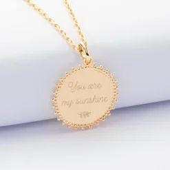 Best HappyBulle Pendentif EVJF personnalisé médaille soleil gravée plaqué or 20 mm Plaqué or 18k