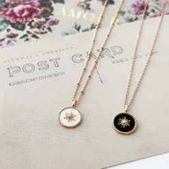 Online HappyBulle Pendentif EVJF personnalisé médaille gravée plaqué or soleil 14 mm Email noir