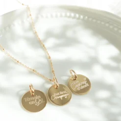 Sale HappyBulle Pendentif EVJF personnalisé médaille gravée plaqué or 15 mm Plaqué or 18k