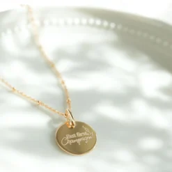 Sale HappyBulle Pendentif EVJF personnalisé médaille gravée plaqué or 15 mm Plaqué or 18k