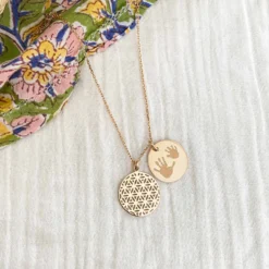 Online HappyBulle Pendentif famille personnalisé fleur de vie et médaille gravée plaqué or 19 mm
