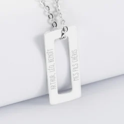 Sale HappyBulle Pendentif homme personnalisé médaille gravée acier rectangle évidé 32x14 mm