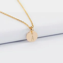 Online HappyBulle Pendentif initiale personnalisé médaille martelée gravée plaqué or 10 mm Plaqué or 18k
