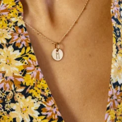 Online HappyBulle Pendentif initiale personnalisé médaille gravée plaqué or 10 mm Plaqué or 18k