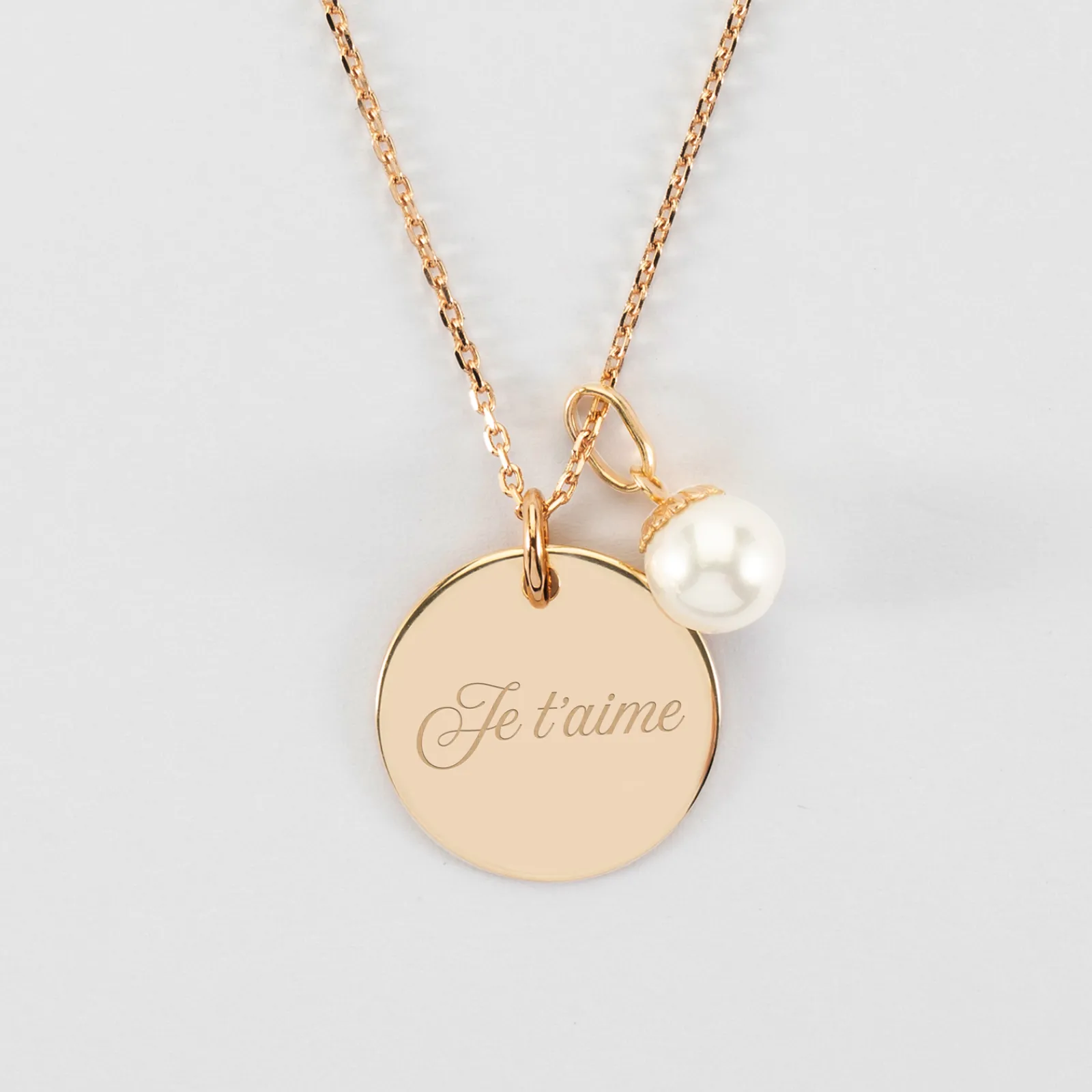 Discount HappyBulle Pendentif Mariée personnalisé médaille gravée plaqué or 19 mm et breloque perle nacre 10 mm