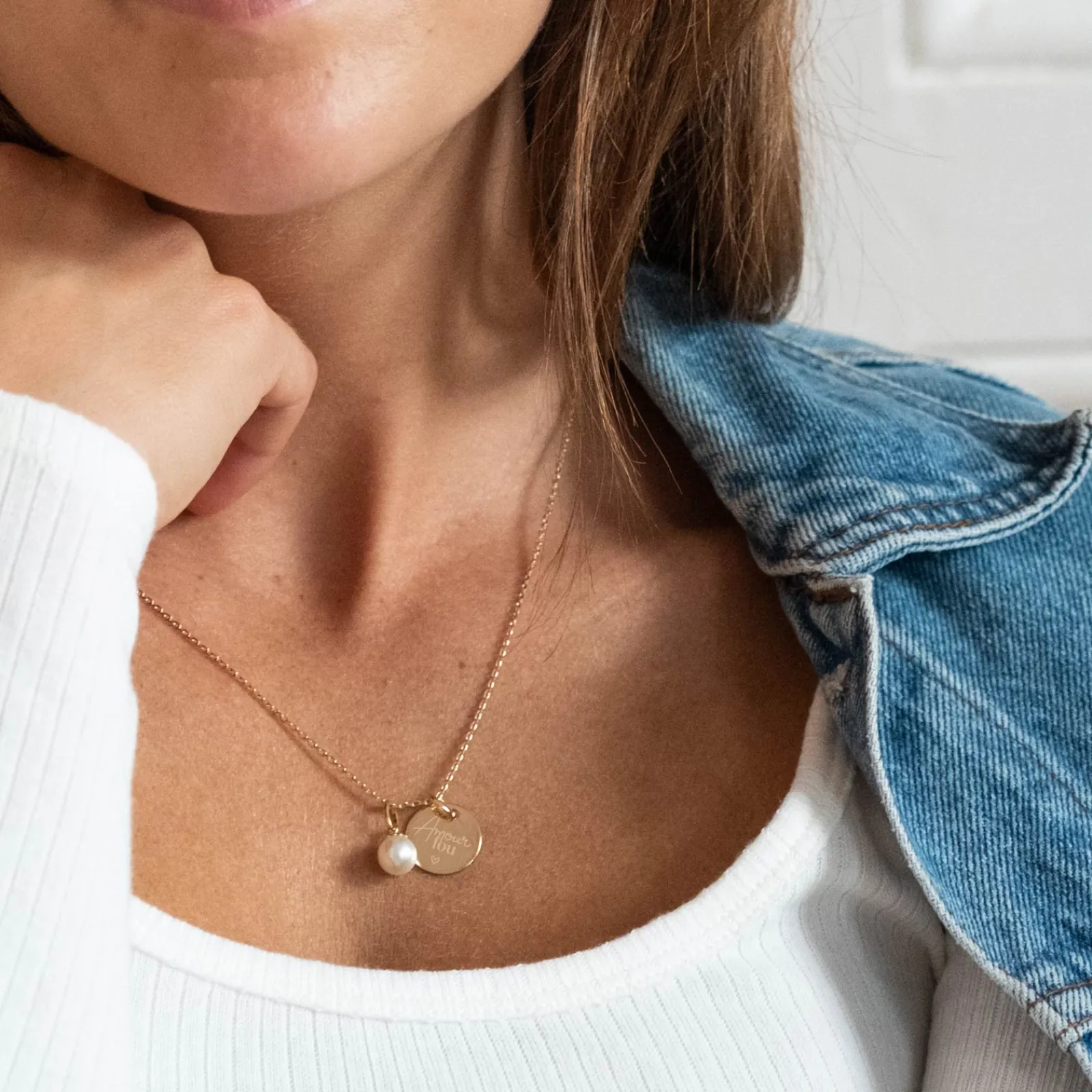 Discount HappyBulle Pendentif Mariée personnalisé médaille gravée plaqué or 19 mm et breloque perle nacre 10 mm