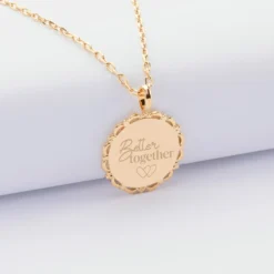 Online HappyBulle Pendentif Mariée personnalisé médaille vintage dentelée gravée plaqué or 17 mm Plaqué or 18k