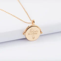 Best HappyBulle Pendentif Mariée personnalisé médaille gravée nacre réversible plaqué or 15 mm Plaqué or 18k