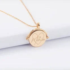 Best HappyBulle Pendentif Mariée personnalisé médaille gravée nacre réversible plaqué or 15 mm Plaqué or 18k