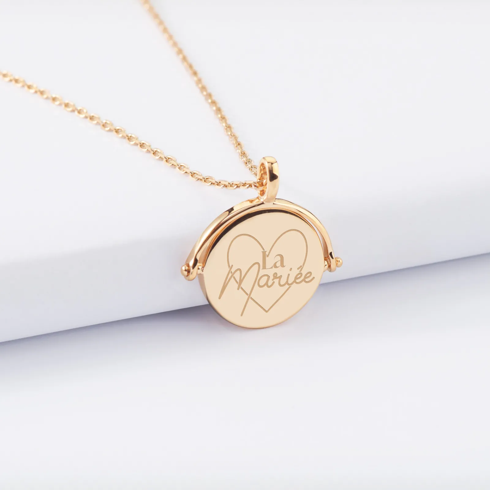 Best HappyBulle Pendentif Mariée personnalisé médaille gravée nacre réversible plaqué or 15 mm Plaqué or 18k
