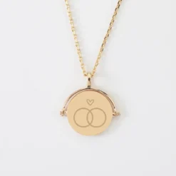 Best HappyBulle Pendentif Mariée personnalisé médaille gravée nacre réversible plaqué or 15 mm Plaqué or 18k