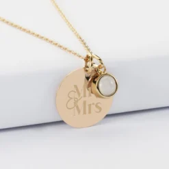 Discount HappyBulle Pendentif Mariée personnalisé médaille gravée plaqué or 19 mm et breloque pierre naturelle 8 mm Plaqué or 18k