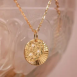 Best HappyBulle Pendentif médaille Lune trio zircons plaqué or 14 mm Plaqué or 18k