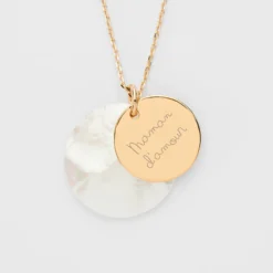 Best HappyBulle Pendentif personnalisé breloque nacre 25 mm et médaille gravée plaqué or 19 mm Plaqué or 18k