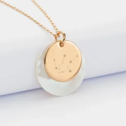 Best HappyBulle Pendentif personnalisé breloque nacre 25 mm et médaille gravée plaqué or 19 mm Plaqué or 18k